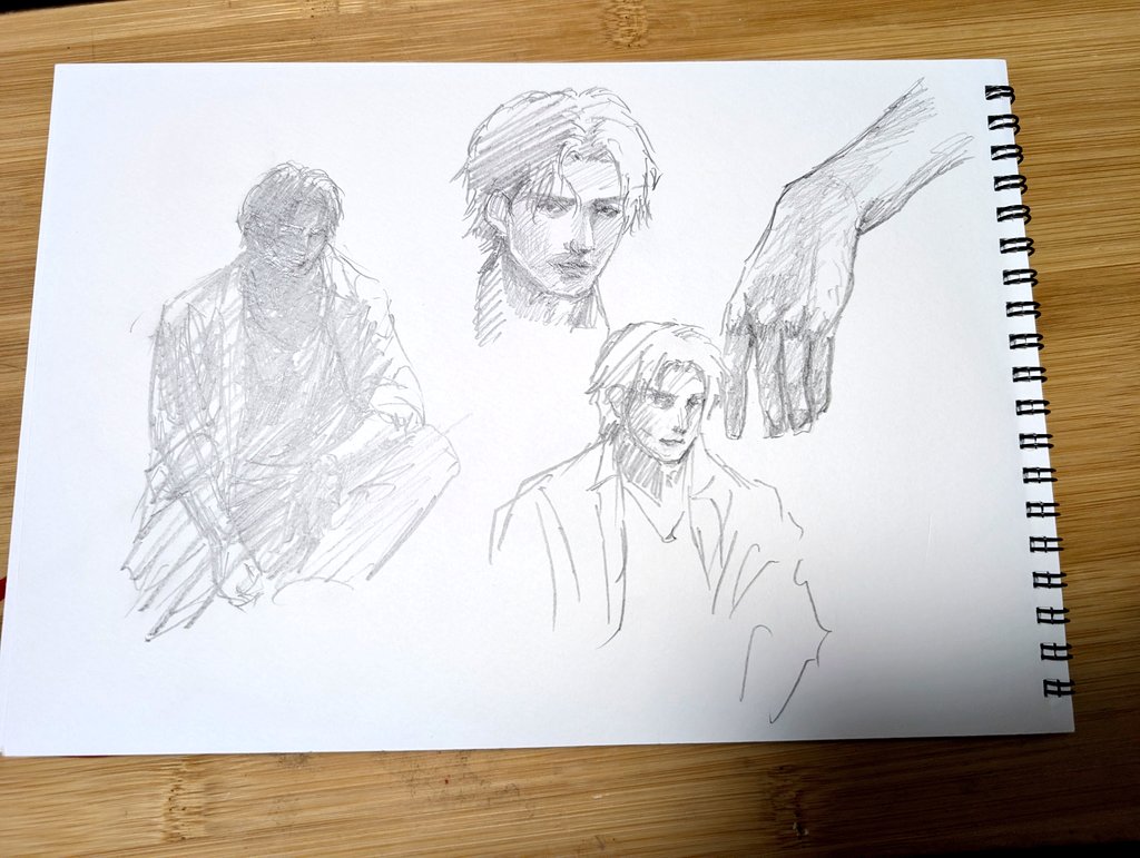 キャンバス乾く間に

イメージを書き出してみたり
クロッキーしたり
影描いてみたり 