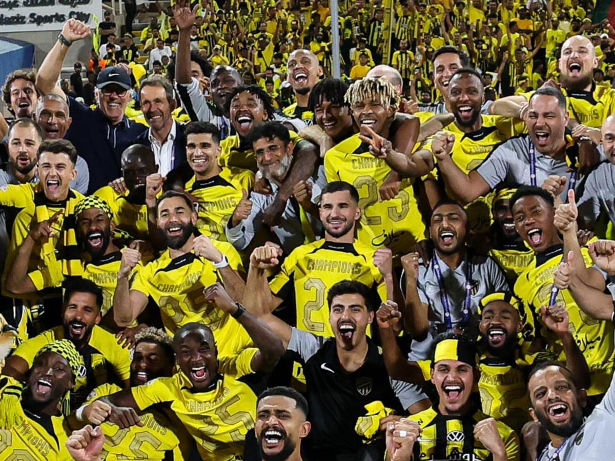 يا اتي ما شاء الله 
جمهورك الروح 
مليون مبروك من بطولة الى بطولة ان شاء الله 🖤💛🖤💛🥇