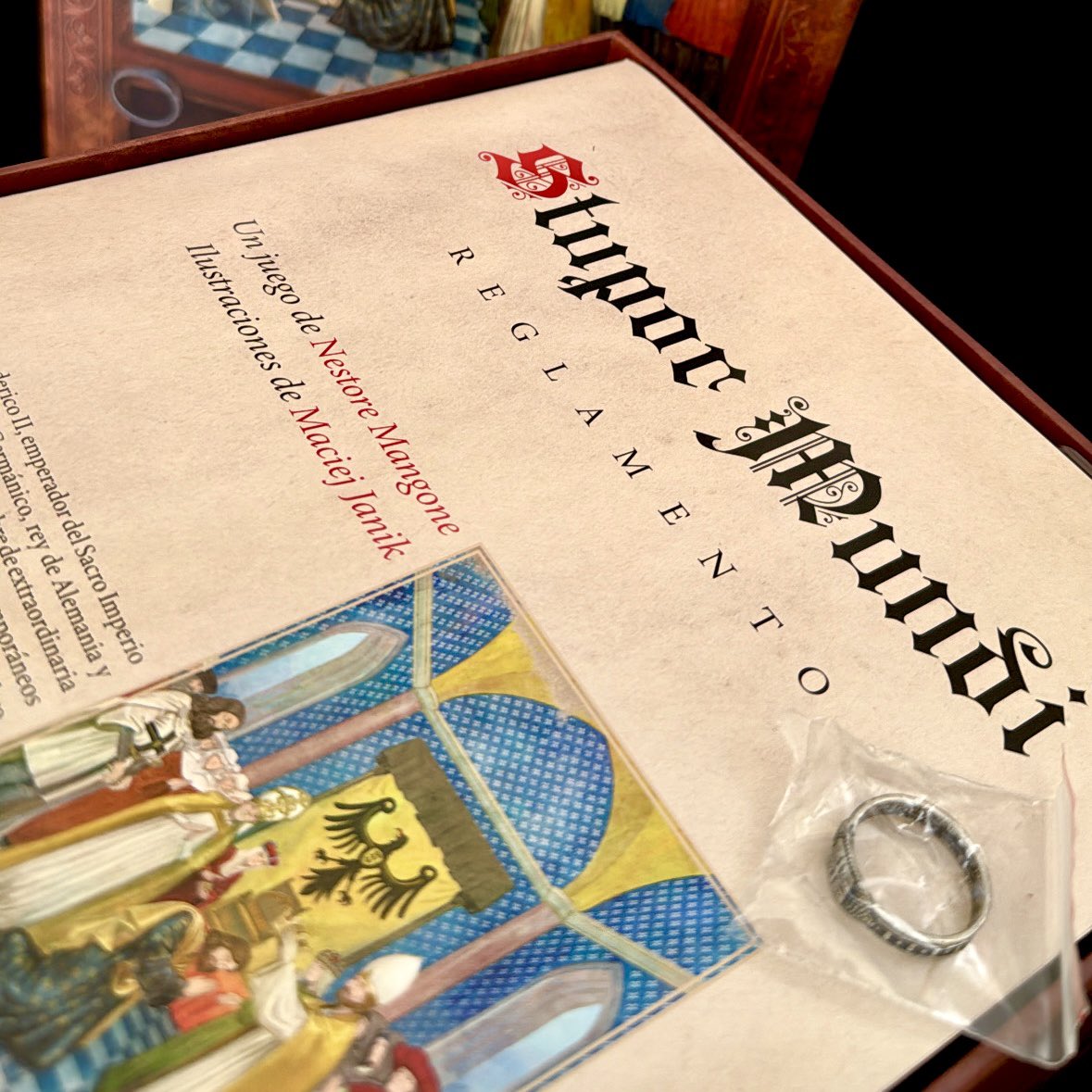 Nos ha llegado este asombroso cajote re. ¡Qué ganas de montar castillos 🏰! Maravillosa edición del #stupormundi de <a href="/Quinedgames/">Quined Games</a> y <a href="/MalditoGamesES/">Maldito Games</a>