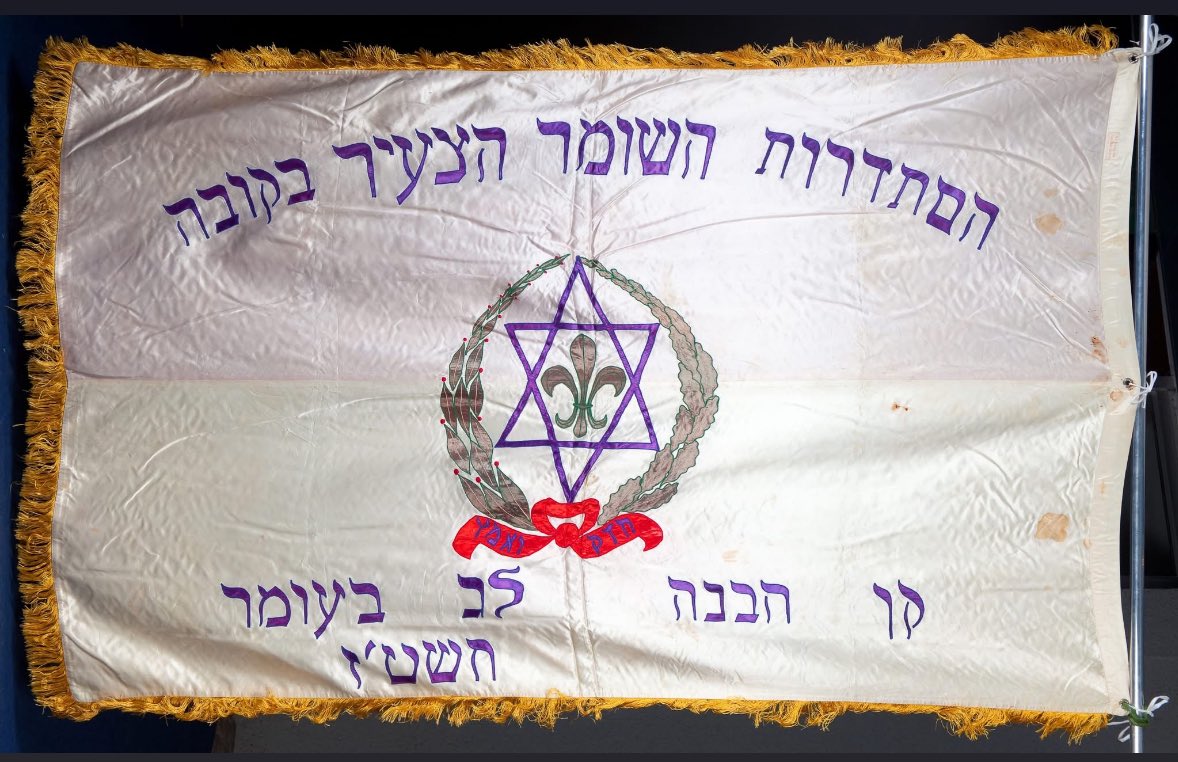 alhamishmar_'s tweet photo. היום הוא ל״ג בעומר.

ל״ג בעומר הוא יום השומר הצעיר בו נחגג קיום התנועה והמעשה החינוכי בקנים ברחבי הארץ והעולם 🚩

בל״ג בעומר 1941 התכנסו חברי קן ורשה בגטו, וטוסיה אלטמן, הקריאה בעברית בשם הנהגת התנועה את המסר לחניכים ותבעה את המונח:
דור דור ומדורותו, דור דור ויעודו.

חזק ואמץ! https://t.co/WDHH7d0GIS