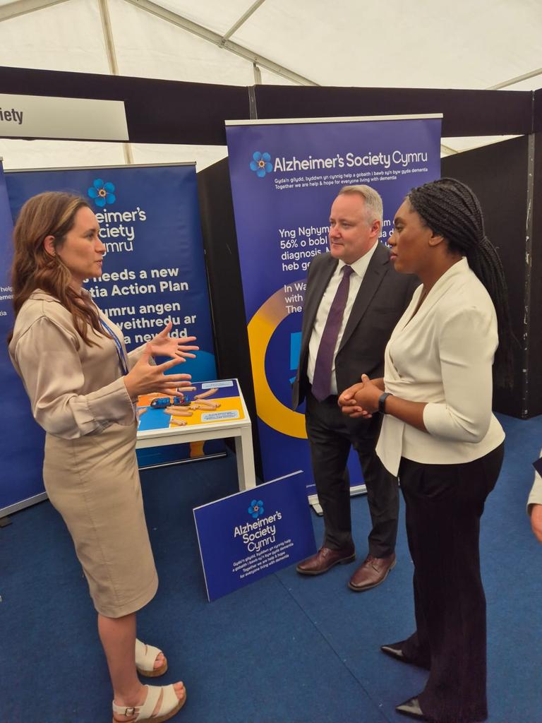 Alzheimer's Society Campaigns (@alzsoccampaigns) on Twitter photo Great to speak with <a href="/DarrenMillarMS/">Darren Millar MS ๐ด๓ ง๓ ข๓ ท๓ ฌ๓ ณ๓ ฟ</a> and <a href="/KemiBadenoch/">Kemi Badenoch</a> at <a href="/WelshConserv/">Welsh Conservatives ๐ด๓ ง๓ ข๓ ท๓ ฌ๓ ณ๓ ฟ</a> conference about the importance of making dementia a priority in England and Wales Great to speak with <a href="/DarrenMillarMS/">Darren Millar MS ๐ด๓ ง๓ ข๓ ท๓ ฌ๓ ณ๓ ฟ</a> and <a href="/KemiBadenoch/">Kemi Badenoch</a> at <a href="/WelshConserv/">Welsh Conservatives ๐ด๓ ง๓ ข๓ ท๓ ฌ๓ ณ๓ ฟ</a> conference about the importance of making dementia a priority in England and Wales