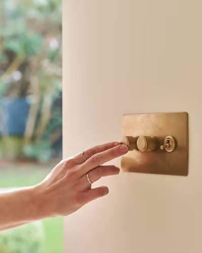 Corston’s beautifully crafted, long-lasting hardware, lighting, switches and sockets elevate any space, create harmony and unity and feel as good as they look. The collections are understated yet interesting and enable effortless room-to-room coordination. #CDW25