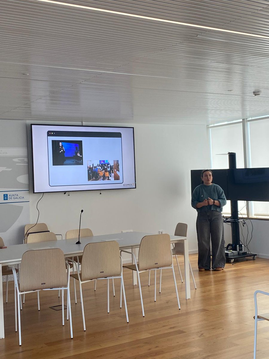 Onte día 15 de maio realizamos unha sensibilización sobre accesibilidade auditiva para alumnos/as da universidade da Coruña. Foi un pracer ver que os/as futuros/as profesionais interésense pola accesibilidade. 
Mais info:  acopros.org/noticia.php?id…
