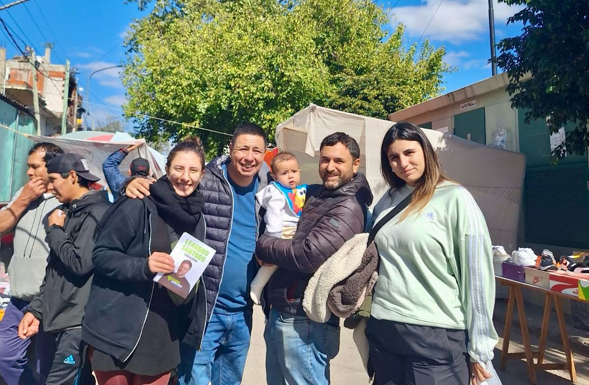 Cierra una campaña en la que me tocó representar a todxs lxs trabajadorxs de la educación. Lo hice convencido de que es el momento de frenar la motosierra y la crueldad, y que cada compañerx que integra #EsAhoraBuenosAires dará todo para eso. 

Este domingo #EsConSantoro !