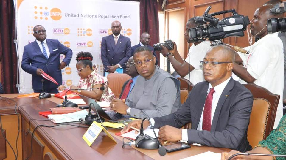 Le 14 mai 2025, le Ministère de la Santé a présenté le nouveau référentiel de formation des sages-femmes, avec l’appui du projet #PETVISIDAME et de l’#UNFPA.

Objectif : des soins de qualité et moins de décès maternels. 💪🏽👩🏾‍⚕️🤰🏽 #SantéMaternelle #Cameroun