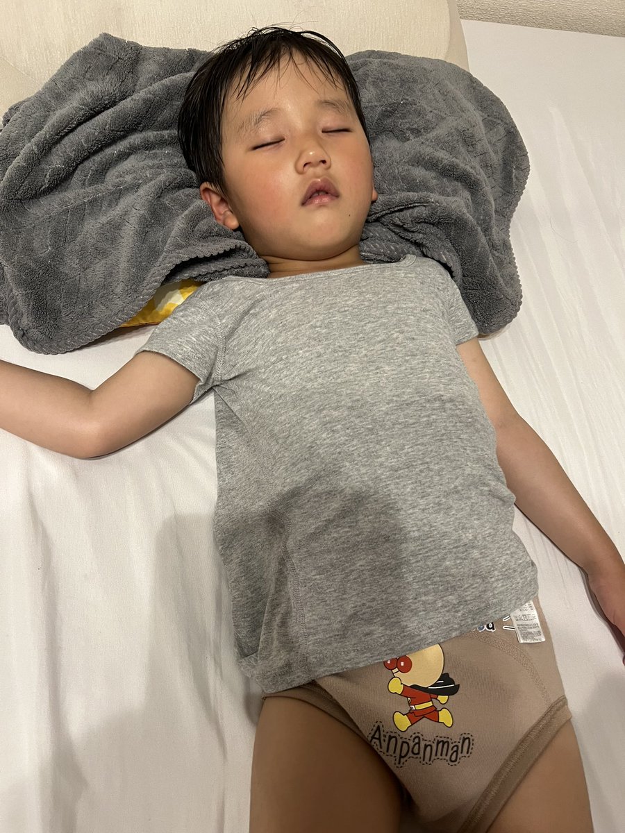 お風呂で電池切れ。（赤ちゃんぶり3度目

寝ている間に
洗体
洗髪
クリーム
お着替え　終了。

かわいっ
いとおし🥰