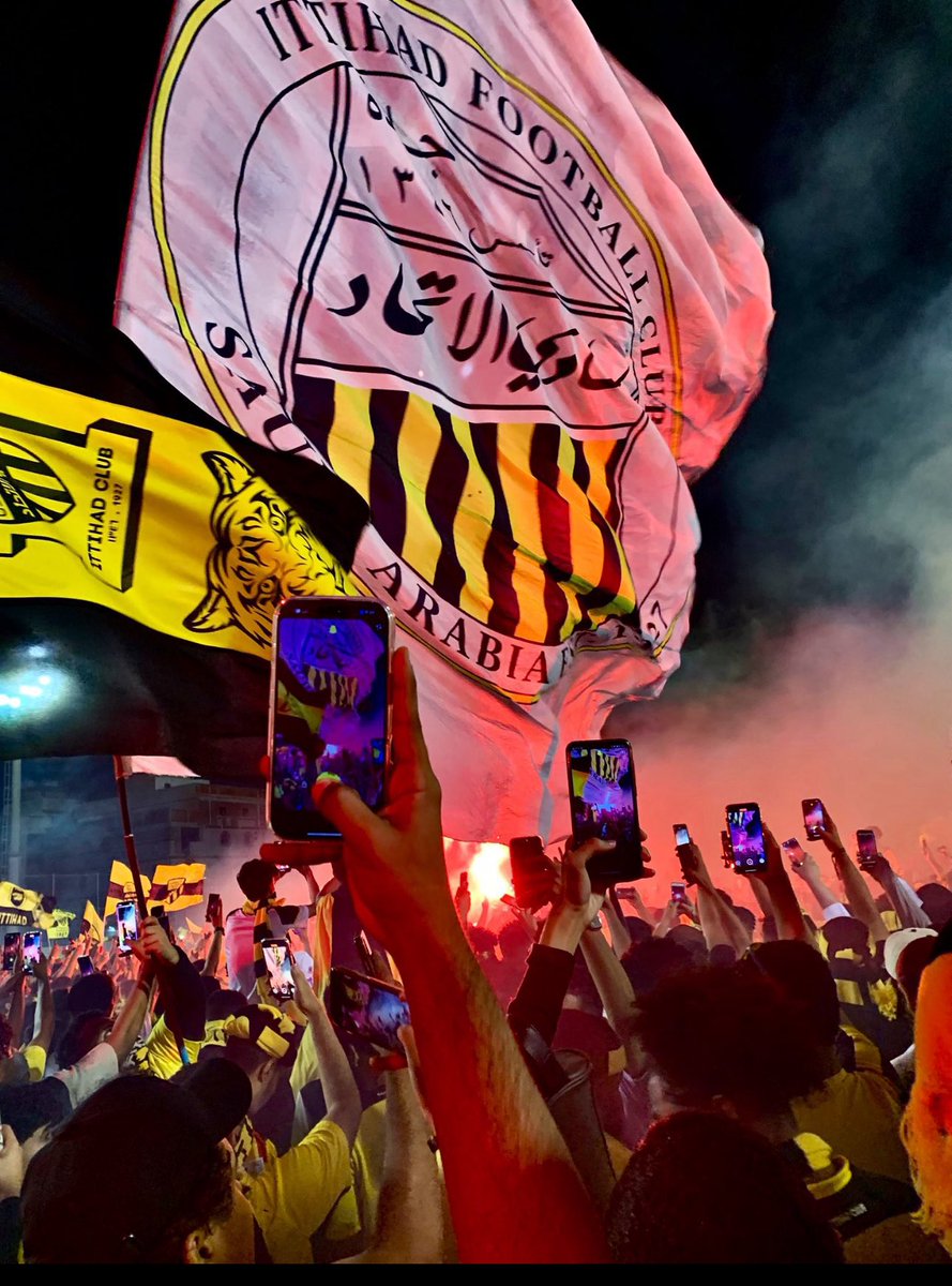 #الاتحاد_بطل_الدوري مساء الخير لأبطال الدوري الحارق 🖤💛