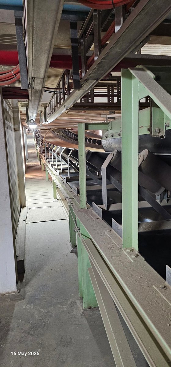 StefanGrainMan's tweet image. Amazing Tour @GrainCorp Port Kembla today with GrainsNSW and 40 traders. A world class facility with two twin 2400tonnes/hr shipping loading conveyor belts . The belts are original and still working since being built in 1990. They unload a 2400t train in 80 mins and unloads while…