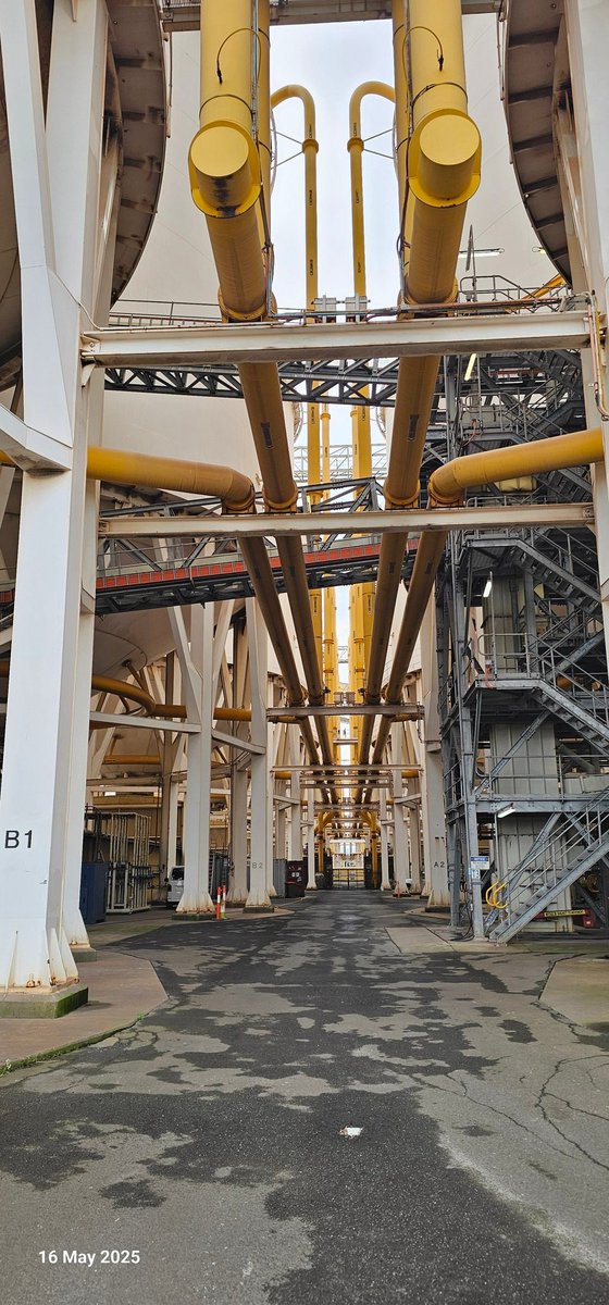 StefanGrainMan's tweet image. Amazing Tour @GrainCorp Port Kembla today with GrainsNSW and 40 traders. A world class facility with two twin 2400tonnes/hr shipping loading conveyor belts . The belts are original and still working since being built in 1990. They unload a 2400t train in 80 mins and unloads while…