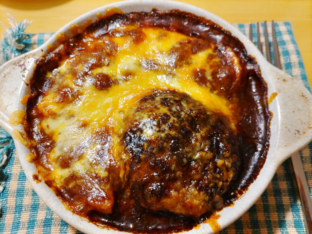 KenmintS's tweet photo. #今夜の夕飯  #晩酌  #X晩酌部
何だろ(っ ॑꒳ ॑c)？蒸しっとするな��💧梅雨？早いだろ( *¯ ꒳¯*)
明日は雨☔、でも仕事の予定がぎっしりなんですが😭
まっ！時間経つの速いし、何とかやろ👍
とりあえず飲む🍺🤗煮込みハンバーグで、では(金)、(〃^∇^)oお疲れさま～(*´ ³ `)ﾉ https://t.co/Ib3nQgxktM