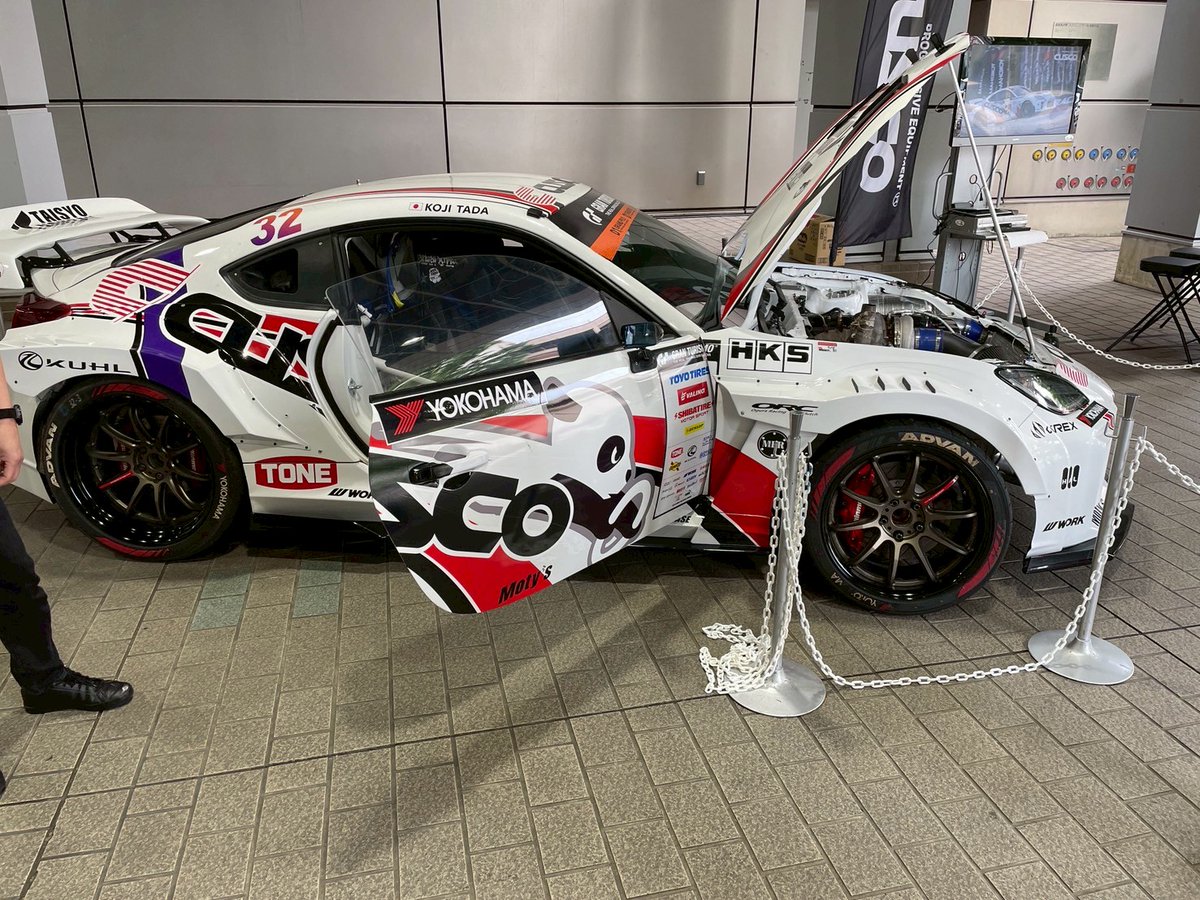 ToneJapan's tweet photo. 第63回 静岡ホビーショーに、CUSCO RacingのD1グランプリ参戦マシンが展示されています。
#tone #TONETOOL #工具 #tonealpha #tonealphastore
#tonetools #tone株式会社 #tool #tools #tone_japan
#ToneJapan #tonetool #madeinjapan #静岡ホビーショー
#CUSCORacing #CUSCO https://t.co/7GFR8QlcVw