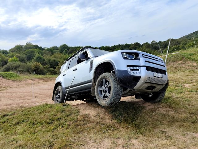 3214x4's tweet photo. Maîtrisez la conduite 4x4 ! Formation finançable par votre CPF !
Vous conduisez un véhicule tout-terrain ou souhaitez apprendre à le faire en toute sécurité
Notre formation certifiante 4x4, reconnue par l’État, est éligible au CPF !
 Mon Compte Formation : https://t.co/w0bJDcbvUJ https://t.co/wNAetPasXj