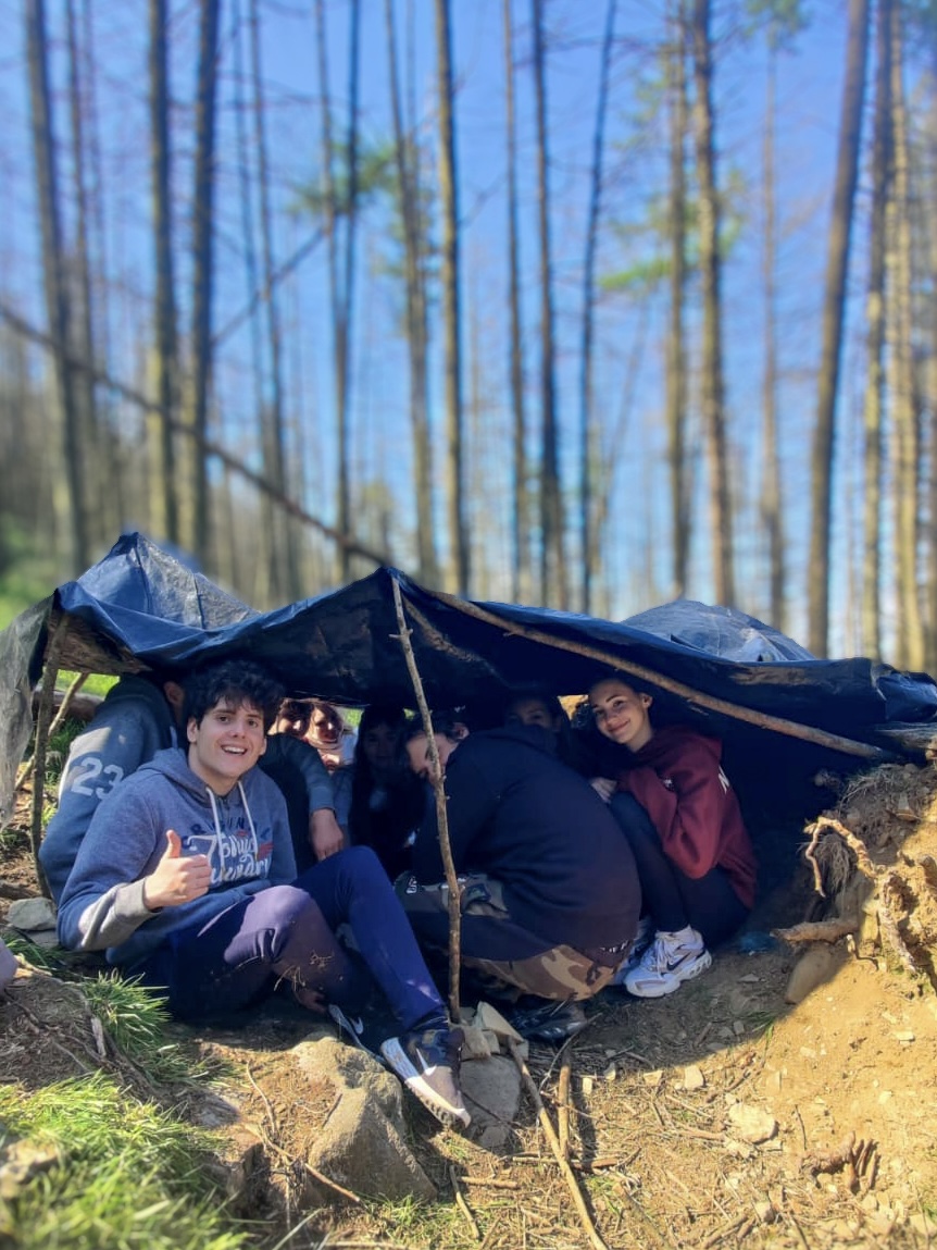 Teamwork, laughter, and a whole lot of branches 🌿🪵
Glenard School students took on the shelter building challenge like pros — sticks, teamwork, and a little imagination go a long way!

School trips are all about moments like this.

carlingfordadventure.com