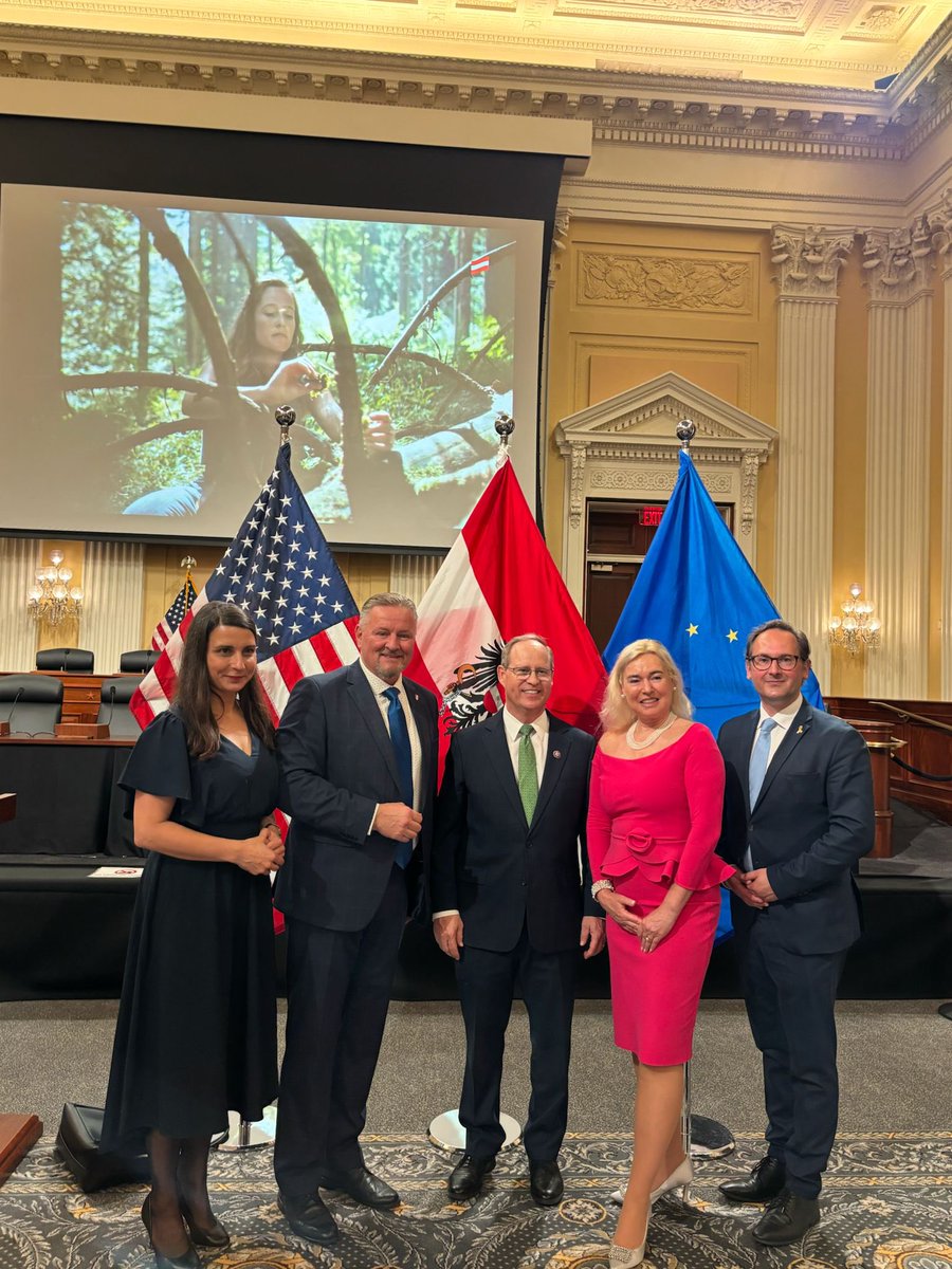 Petra Schneebauer tweet media