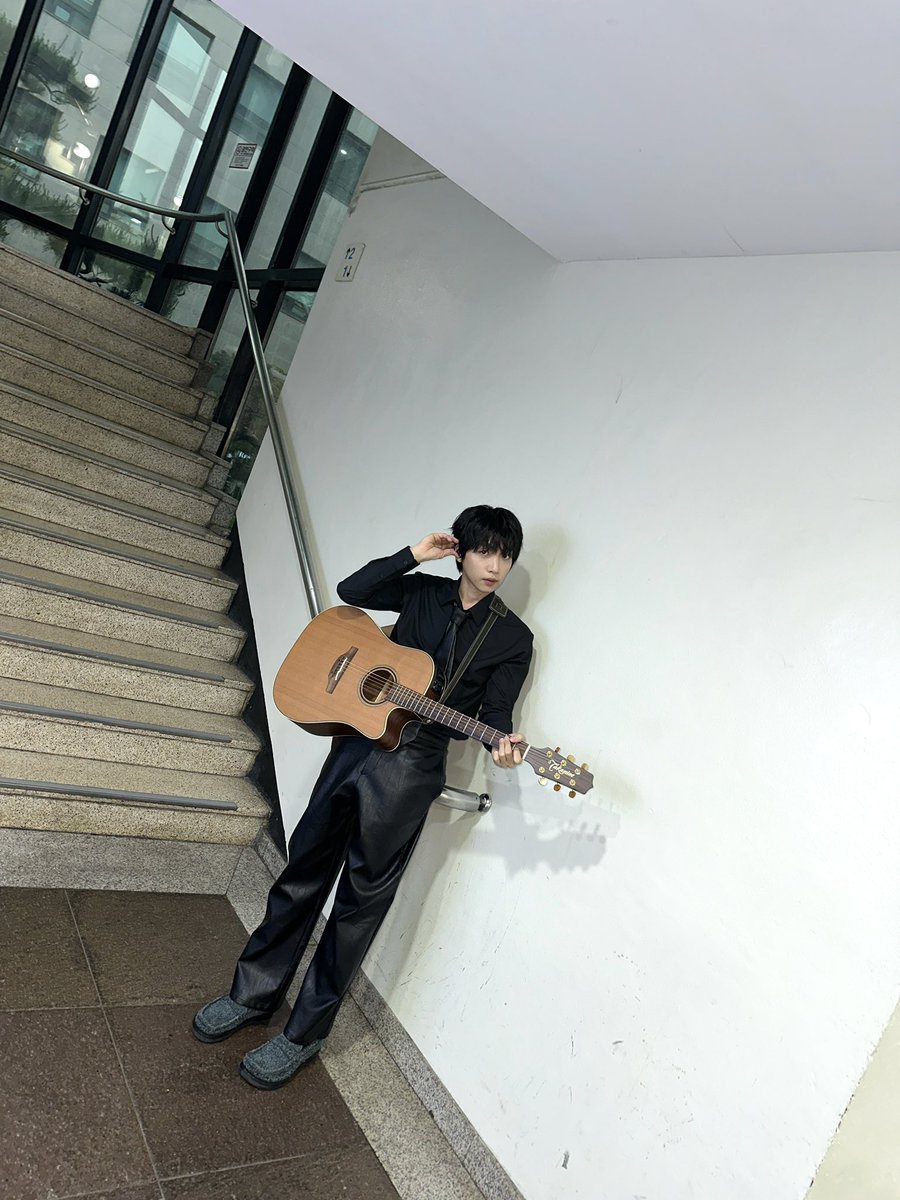 jeongsewoon_twt's tweet photo. 🐈‍⬛ @ 250516 뮤직뱅크

#정세운 #JEONGSEWOON
#Brut #goodbye #브루트 #굿바이 https://t.co/1LpS6lcTLI