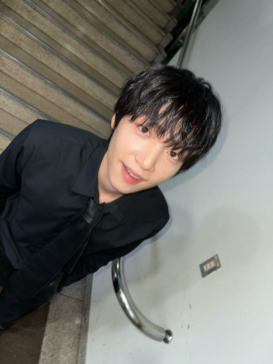 jeongsewoon_twt's tweet photo. 🐈‍⬛ @ 250516 뮤직뱅크

#정세운 #JEONGSEWOON
#Brut #goodbye #브루트 #굿바이 https://t.co/1LpS6lcTLI