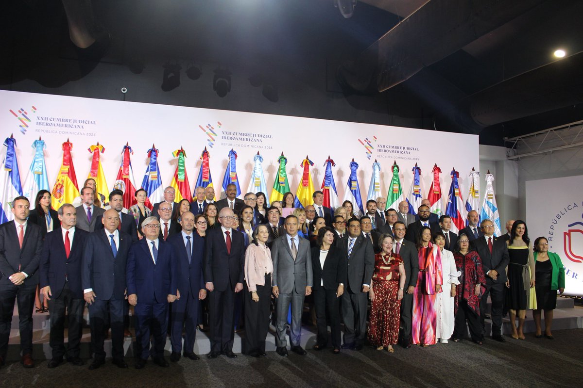 MichMuschett's tweet image. Como oradora en mesa “El futuro de la Justicia y Democracia en Iberoamérica” enfaticé cómo justicia, democracia y desarrollo son inseparables y se refuerzan entre sí.
.@PNUDLAC honrado de apoyar 22 países de la región en su transformación institucional centrada en las personas.