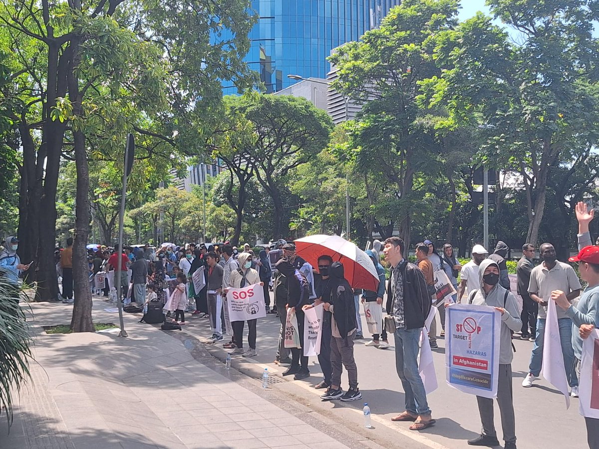 AyoubShujaee's tweet photo. UNHCR reports show that most Hazara refugees in Indonesia have strong protection needs.
Why then have they been abandoned for over a decade?
This is not a “transit” — it’s a permanent exclusion.
@Refugees
#End13YearsInLimbo_Indonesia
 #StopHazaraGenocide 
https://t.co/WIT7w3XXtM https://t.co/vb5JCQt9da