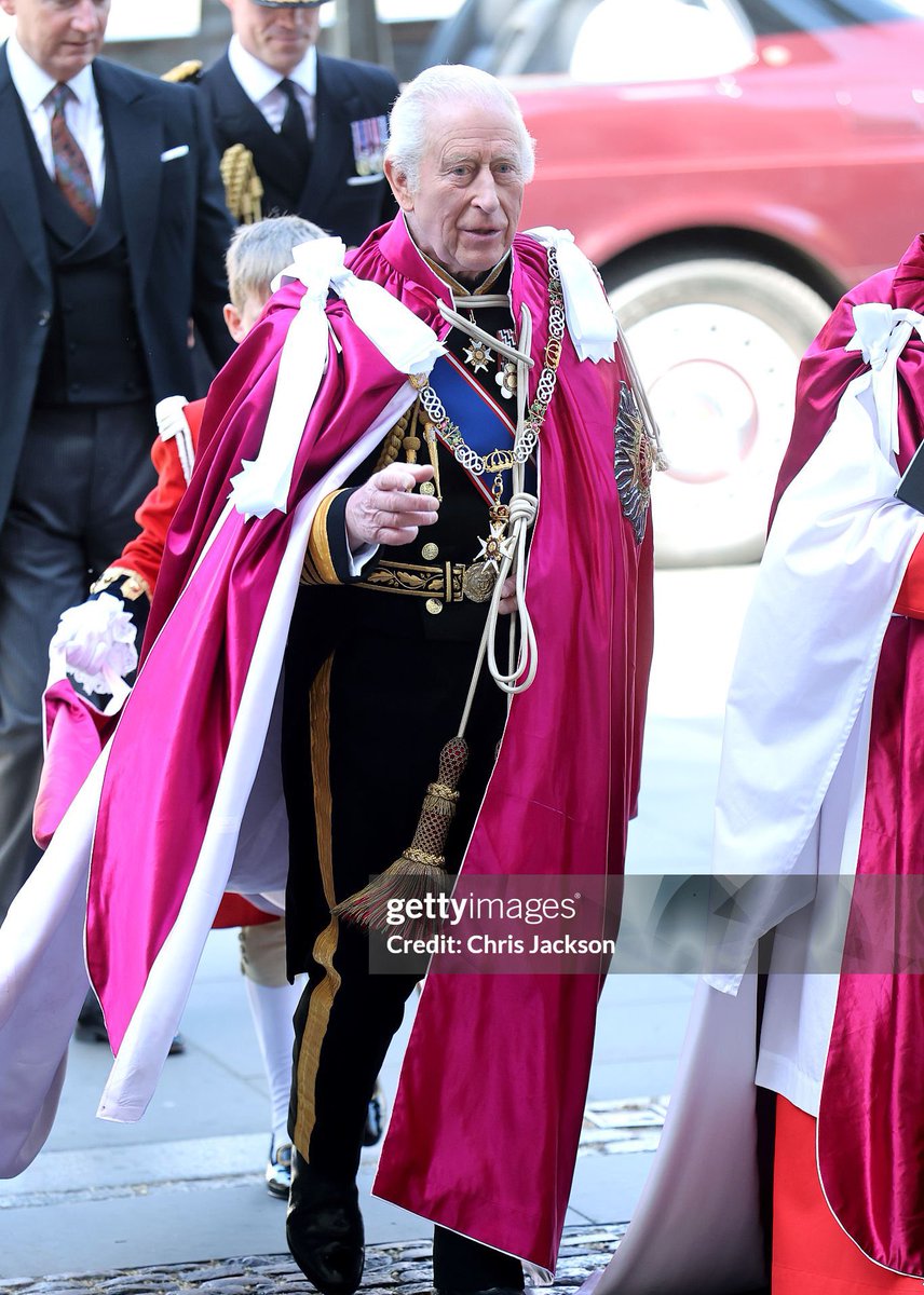 המלך צ'רלס והנסיך ויליאם הגיעו למנזר וסטמינסטר לטקס לציון 300 שנה למסדר המרחץ (Order of the Bath). הנסיך ויליאם ימונה בטקס להיות האדון הגדול (Grand Master) של המסדר