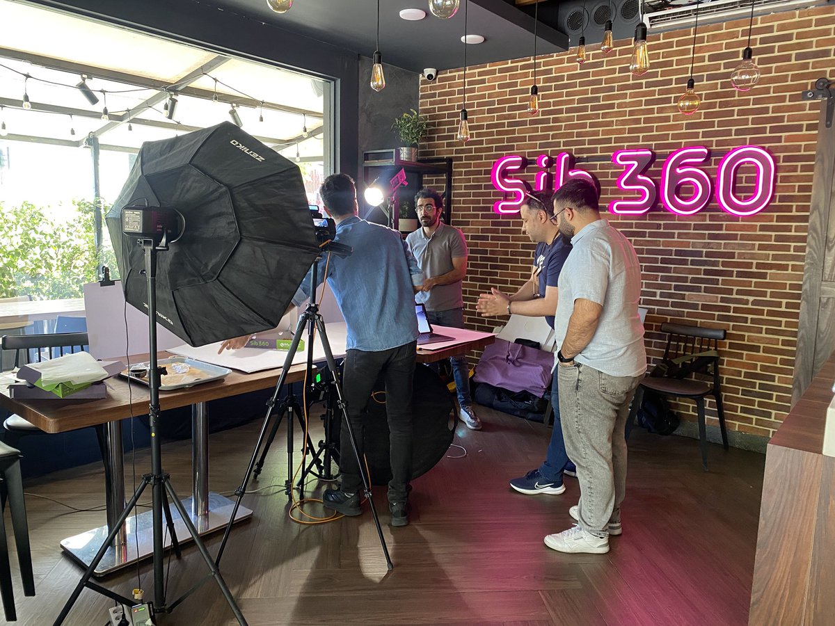 وقتی جمعه ظهر مدیر عاملو میاریم پای عکاسی
قرار هم نیست ناهار بدیم 😉