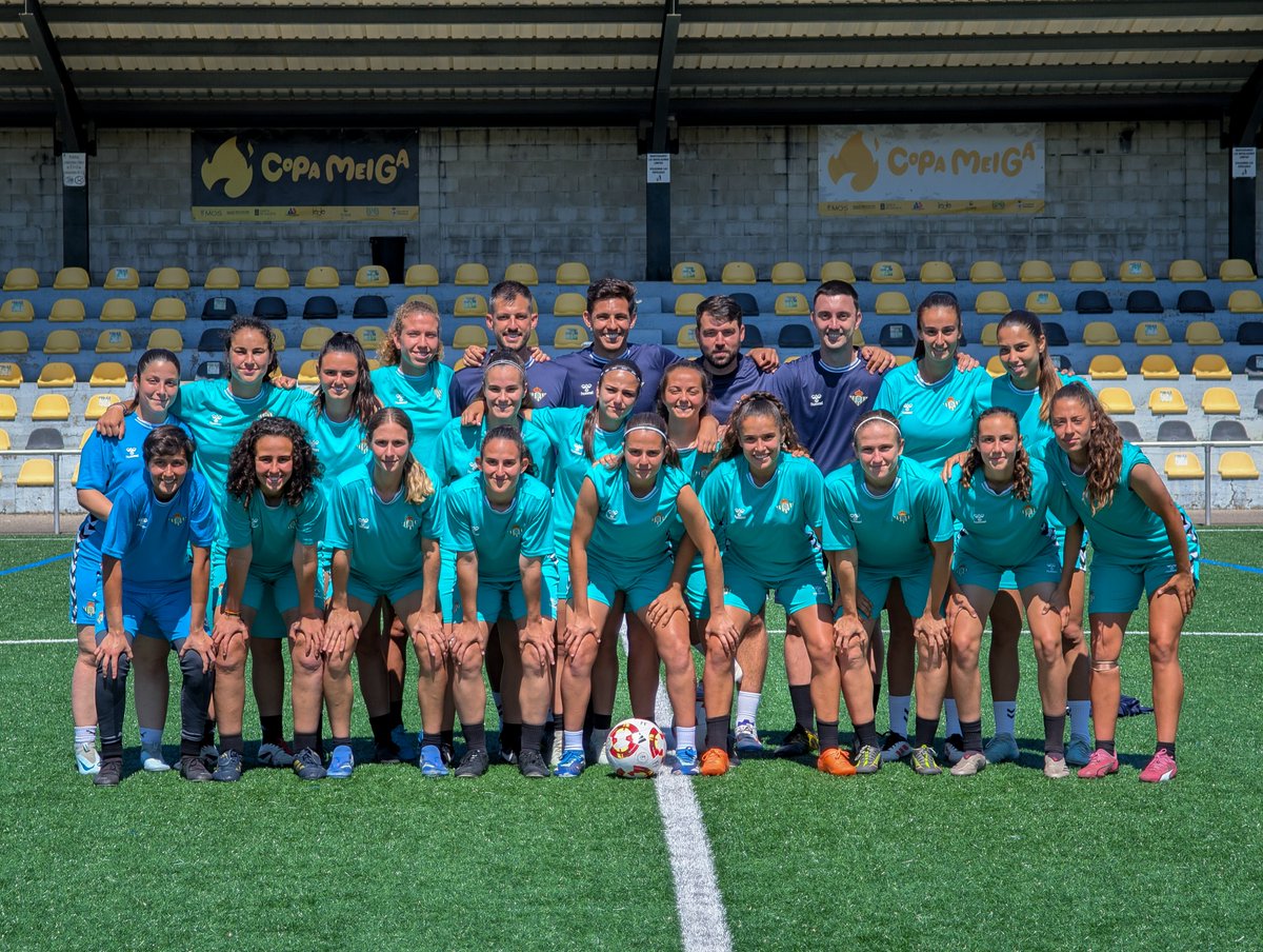 RealBetisFem's tweet photo. El filial completó su último entrenamiento antes del encuentro clave por el ascenso a 2ª RFEF ante el Sárdoma CF 🔛⚽️

Nuestro agradecimiento a la UD Mos por facilitarnos sus instalaciones para preparar este importante compromiso 👏🏼

¡Todo listo para luchar por el objetivo! 💪🏼💚 https://t.co/q8kfkwjw0r