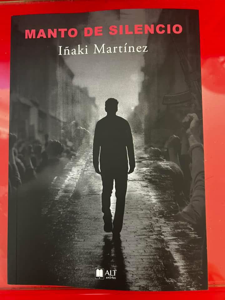 ¡En <a href="/ALTautores/">ALT autores</a> estamos de celebración! 

“Manto de Silencio” de #IñakiMartínez publica su segunda edición del libro con recomendación de #FernandoAramburu. 

La editorial agradece su apoyo a los lectores y a Fernando Aramburu.