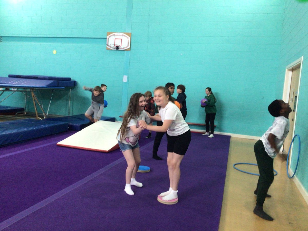 Our wonderful Year 6 enjoyed an end of SATS trampolining party this morning! Well deserved after their tremendous efforts all year! 🤸‍♀️🎈