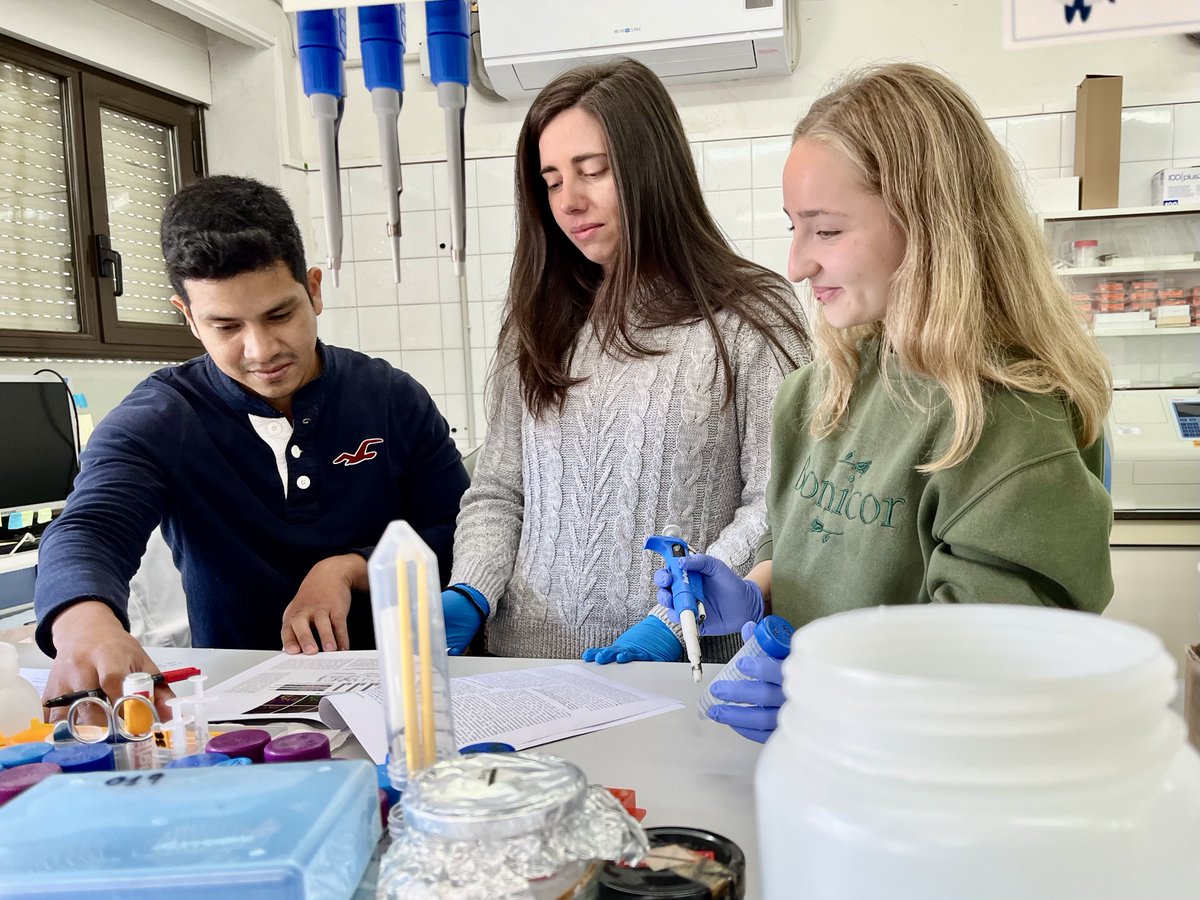 Esta semana hemos tenido por el laboratorio a Pilar Ramírez de la <a href="/UV_EG/">Universitat València</a> aprendiendo nuestros métodos de excistación de metacercarias de Fasciola hepatica ¡Muchas gracias por la visita! 😊🔬<a href="/irnasa_csic/">IRNASA-CSIC</a>