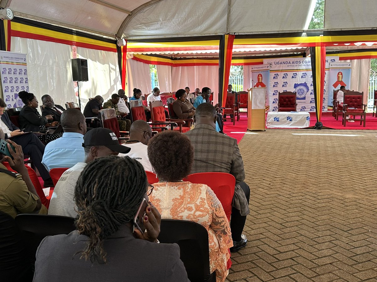 CentreforWomen2's tweet image. Happening now with @aidscommission

We join in lighting candles to honor lives affected by HIV/AIDS.

This #CandlelightMemorial is not just remembrance its resistance.
We remember. We resist. We rise.
#CenterForWomenJusticeUganda