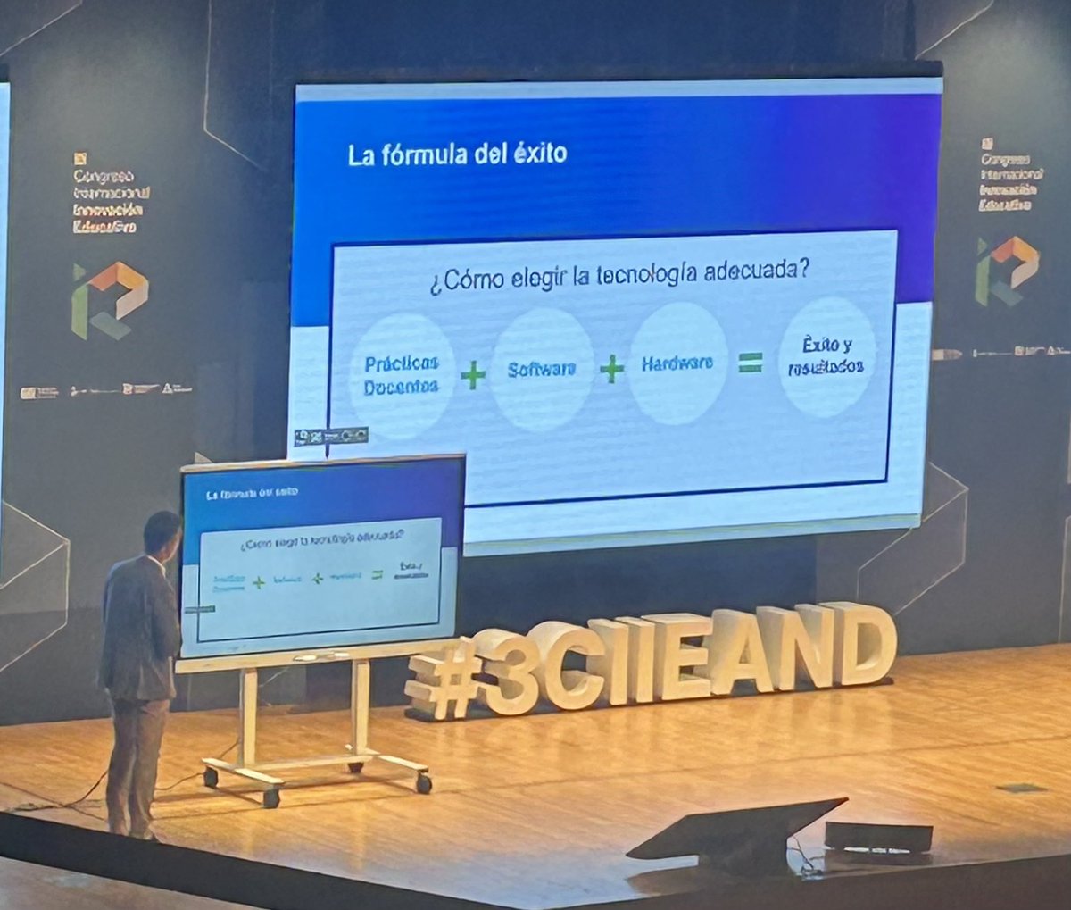 No es nuevo, hay que aprovechar las #HerramientasDigitales . La fórmula del éxito es la formación del profesorado #3CIIEAND no hay solo que #Digitalizar sino transformar la #educación