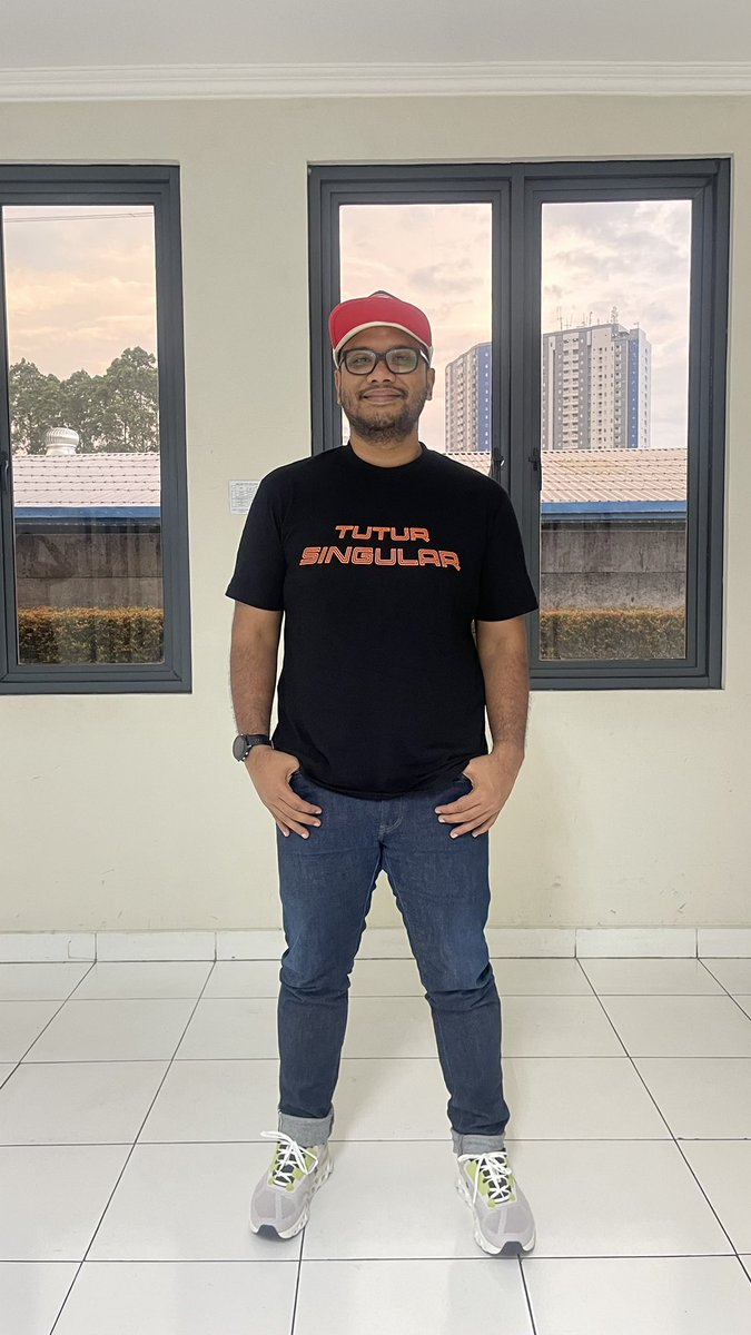 patragumala's tweet photo. 136/365 ngehost final Jebret media pake kaosnya Karnatra band mantap dari Jakarta. Kalo lo suka musik modelan The Smith atau Morissey mestinya lo jg suka sama band ini

#365harikaosmusik https://t.co/DWc3N9pvUn