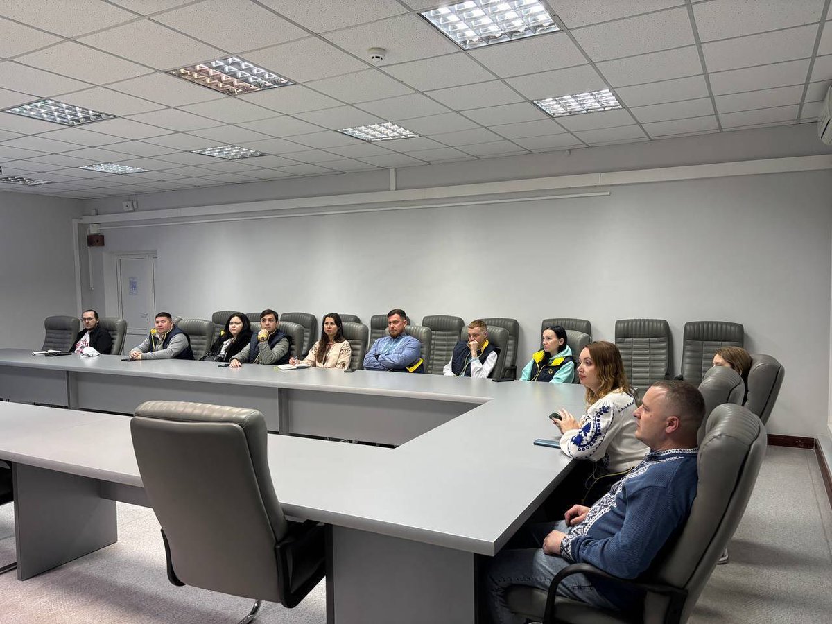 On May 15, at Atomprofspilka Union Youth Spring School, Labor initiatives lawyer Inna Kudinska and legal director George Sandul held a session on collective bargaining.