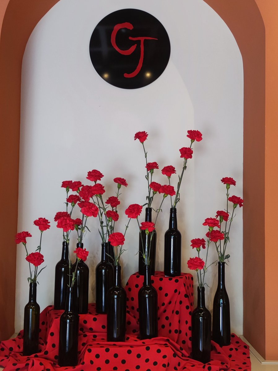 ¡¡La tienda de Cortijo de Jara ya está preparada para la Feria de Jerez!! 💃🍷

#cortijodejara #redwine #whitewine #feriadejerez #vineyards