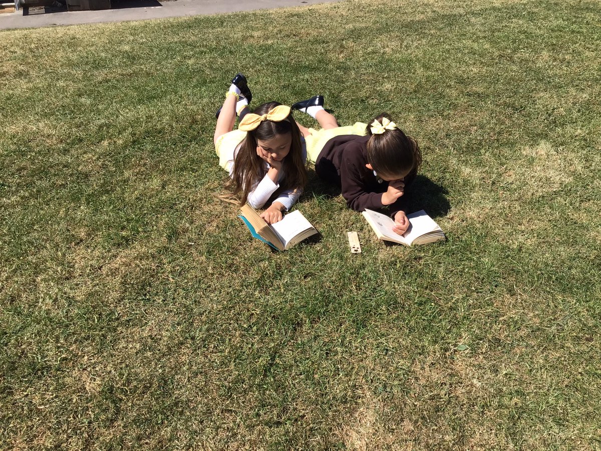 Y4Gayton's tweet photo. For our Pathways to Read session today we took our reading for pleasure outside into the sun. @TheLCUK @GaytonPrimary https://t.co/Dh8ujRC1aW