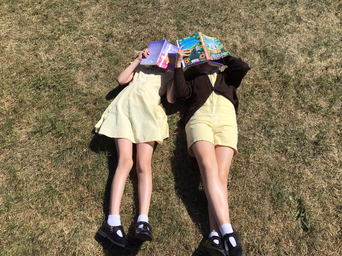 Y4Gayton's tweet photo. For our Pathways to Read session today we took our reading for pleasure outside into the sun. @TheLCUK @GaytonPrimary https://t.co/vESyPuinxg