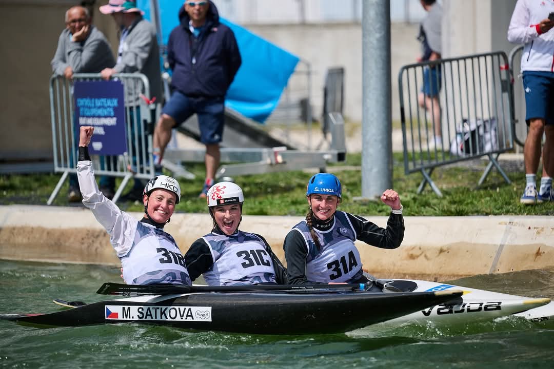 Kanoistka 🛶 Martina Satková slaví na mistrovství Evropy ve Francii zlato 🥇 v závodě hlídek! 👏👍
Na olympijském kanále ve Vaires-sur-Marne ho vybojovala společně se svou sestrou Gabrielou a Adrianou Morenovou 💪🥳 GRATULUJEME! 👍

📸 <a href="/BarboraReichova/">Barbora Reichova</a> <a href="/Vodnislalom/">Czech Canoe Team</a>