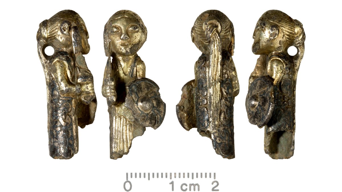 NordicHolyman's tweet photo. This is the dashing Hårby Valkyrie, found on the island of Funen in Denmark in 2012 - she's quite the piece, in gilded silver and niello. Let's have a closer look. 🧵 👀
#ValkyrieFriday https://t.co/92O3QhOde6