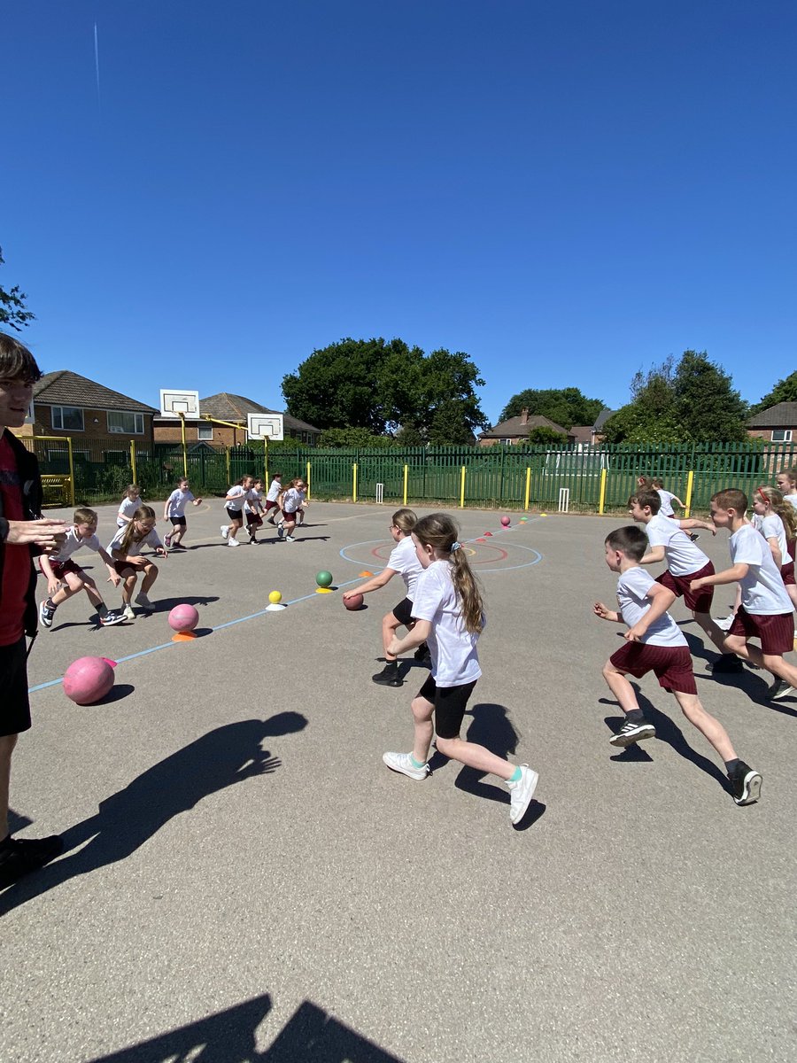 Y2_CTK's tweet photo. Having lots of fun in PE this morning ☀️ https://t.co/lfshsm2LeM