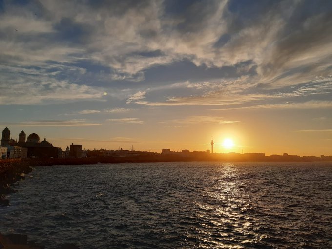 📚Stendhal nos dejó #TalDíaComoHoy  y además de sus #novelas nos dejó un #Síndrome que en #Cádiz conocemos muy bien. 
No exageramos, a ver quién se resiste a un #amanecer como este...
 #SíndromedeStendhal #EstoEsCádiz 
📷Juan Carlos Morales Reina