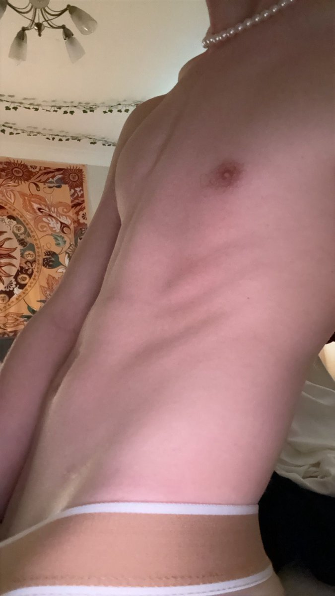 CharlieBratXXX's tweet photo. Body! Body! Body! 
RT if you enjoy the body 😈
#Body #BodyGoals #SelfCare #FitnessGoals #DefinedAbs #SlimWaist #Slim https://t.co/Y1jslRz0OE