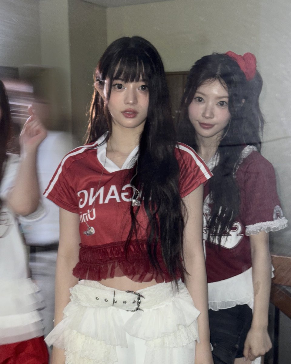ILLIT_twt's tweet photo. 🔥+❤️=❤️‍🔥 #ILLIT #아일릿 https://t.co/L1EgC924V3