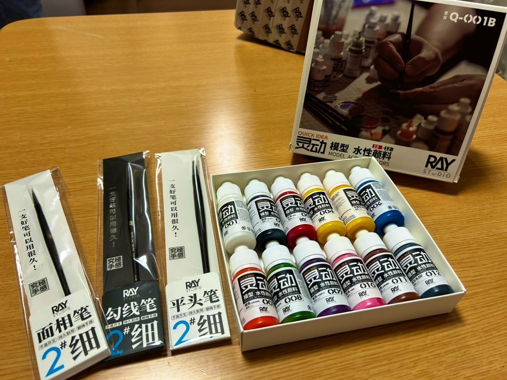 今回は細かい塗り分け部分はRAY STUDIO(<a href="/RayStudio_01/">RayStudio_Modeling</a> )さんの水性塗料ヒラメキと細筆を使用してみましたが、忖度なしで塗膜もしっかりしていて乾燥も早く、ミスしてもサッと修正できるので、筆で細かい仕上げをする自分にとってはベストな製品でした👍
ご覧いただきありがとうございました❗️