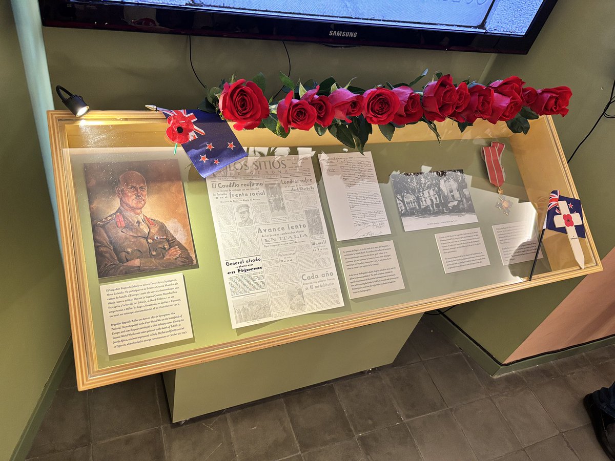Tramuntana Televisió (@tramuntana_tv) on Twitter photo Acte de culminació de l’homenatge al brigadier neozelandès Reginald Miles, que va morir a l’Hotel Paris de #Figueres l’any 1943. “Un heroi al Museu”, una iniciativa del Grup d’Enriquiment de l’<a href="/insrm_cat/">INS Ramon Muntaner</a> al <a href="/museujoguetcat/">Museu del Joguet de Catalunya</a>. Acte de culminació de l’homenatge al brigadier neozelandès Reginald Miles, que va morir a l’Hotel Paris de #Figueres l’any 1943. “Un heroi al Museu”, una iniciativa del Grup d’Enriquiment de l’<a href="/insrm_cat/">INS Ramon Muntaner</a> al <a href="/museujoguetcat/">Museu del Joguet de Catalunya</a>.