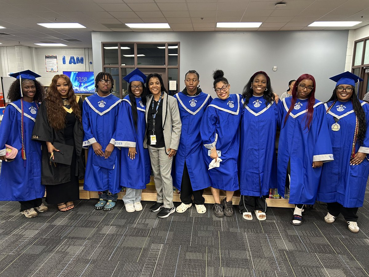 KGeducator8's tweet photo. Welcome back to where it all got started @westlakelions and @GlobalImpactAc1 Seniors. I am so proud of all that you have accomplished. #SeniorStroll @AlchemistofEDU @RonMaxwellFCS1 https://t.co/aK0HbTrEOj