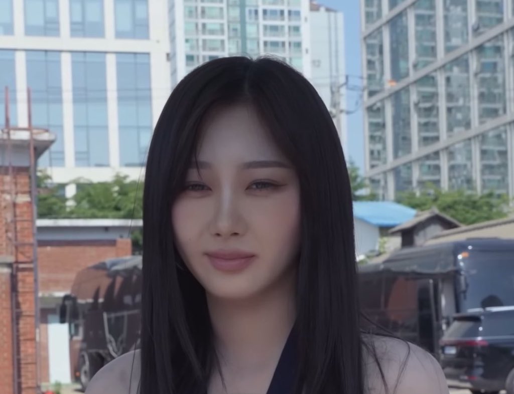 Wrpsss_'s tweet image. 알오네 윈정이가 앨희랑 닌닌이 약혼 알 게 되는 거. 애들 약혼식 이후로도 모르다가 (안 불럿음) 칼민이 휴대폰 배터리 나가서 알 게 됨.

'칼민이가 연락을 안 봐... 내가 뭐 잘못했나...'
'ㄴㄴ 그거 칼민이 배터리 나가서 그래'
'... 그걸 네가 어떻게 아는데?'
'닌닌이가 그러더라, 왜.'