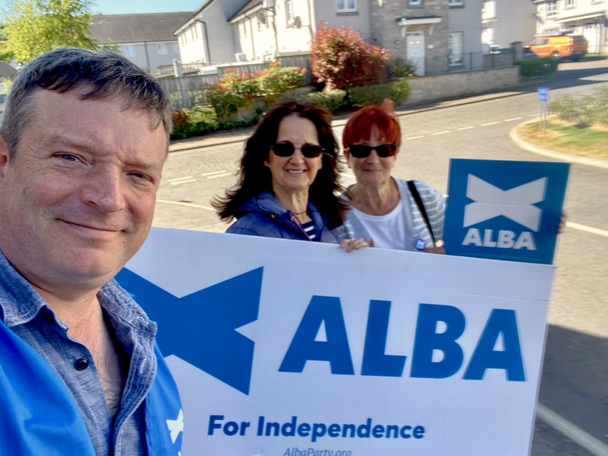 Oot na boot in Aberdeen chapping doors, fine day for it!
#AlbaforIndependence 
#ActiveAlba
#ScottishIndependence