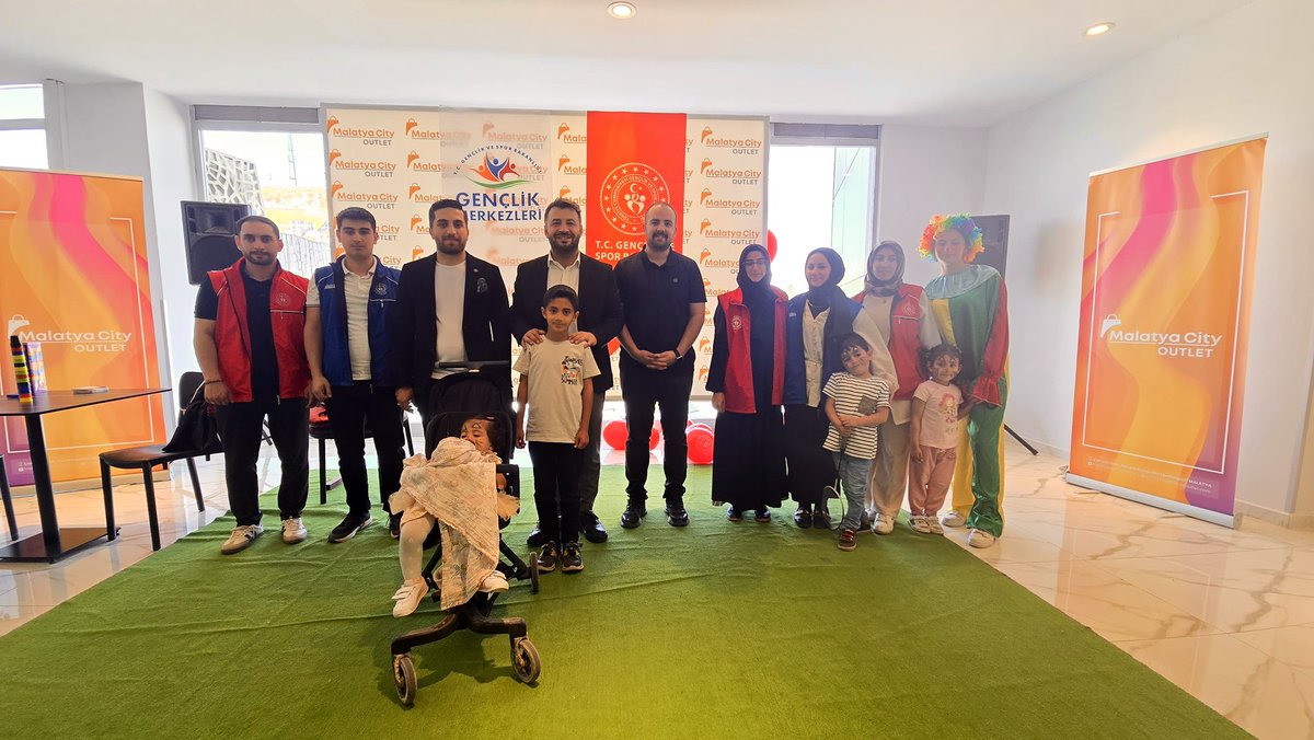 Fırat Gençlik Merkezimiz ile birlikte Malatya City’de minik yüreklerle buluştuk, onların neşesiyle günümüze renk kattık☺️

Oyunlar, yarışmalar ve sürpriz hediyelerle dolu Çocuk Şenliğimiz, yüzlerde tebessüm, kalplerde unutulmaz anılar bıraktı. Geleceğimizin teminatı evlatlarımız