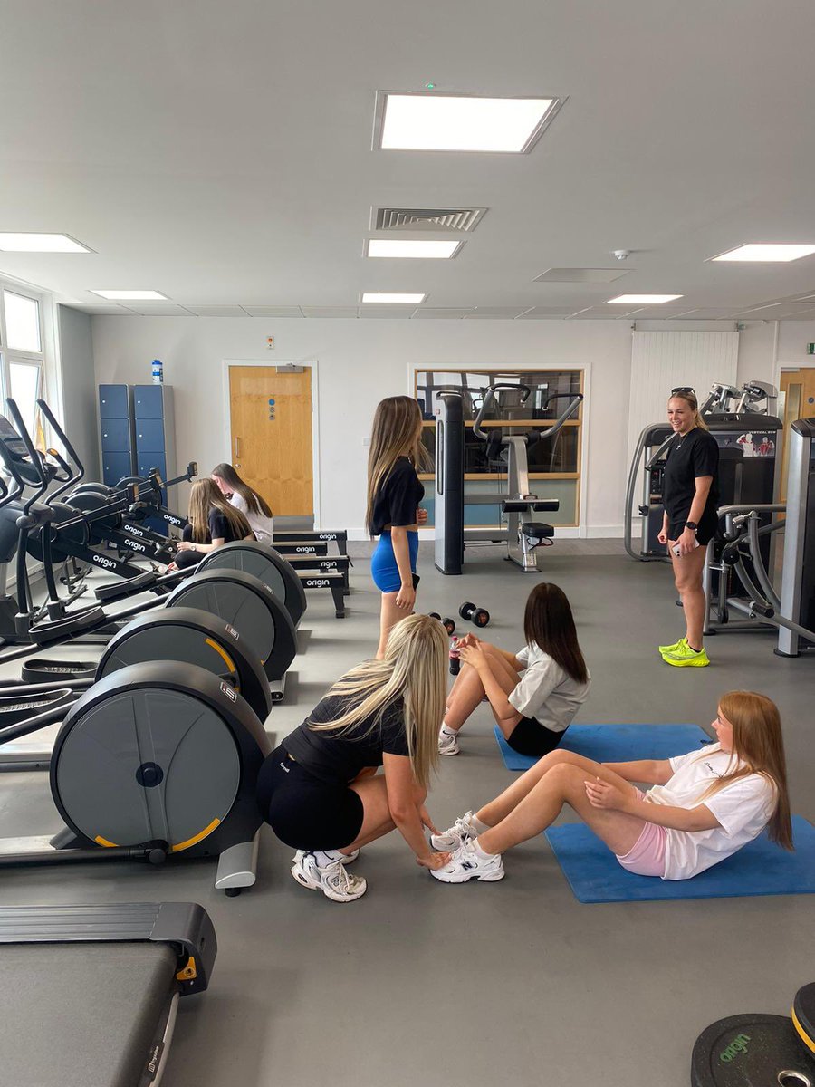 Today we had s4 participate in exciting activities for mental health week.

S4 also had the opportunity to learn about mental well-being and how to improve/manage their mental health.

Thank you to Kilwinning sports club, 147 fitness + our volunteers😀

#MentalHealthAwarenessWeek
