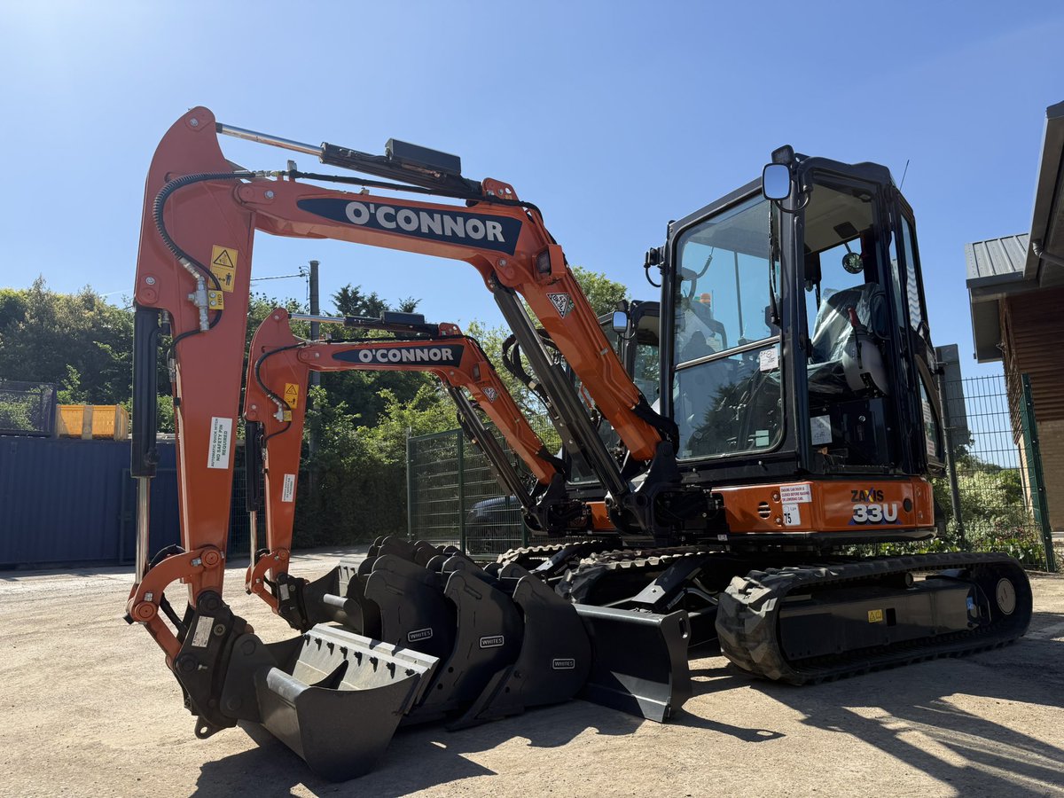 2x more Hitachi ZX33’s added this morning 
Top spec as usual incl. Air con 
Call the office to hire 
@hitachi_uk