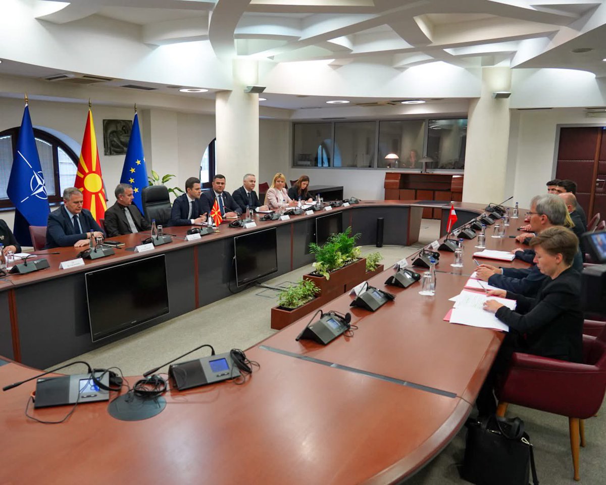 Timco Mucunski (@timcomucunski) on Twitter photo 🇲🇰🇦🇹 A warm welcome for <a href="/MFA_Austria/">MFA Austria</a>, Beate Meinl-Reisinger, in Skopje!
It was an honor and a pleasure to welcome my esteemed colleague — a clear confirmation of the strong and stable relations between our two countries.
🔹 Highlighted the consistent and economically strong 🇲🇰🇦🇹 A warm welcome for <a href="/MFA_Austria/">MFA Austria</a>, Beate Meinl-Reisinger, in Skopje!
It was an honor and a pleasure to welcome my esteemed colleague — a clear confirmation of the strong and stable relations between our two countries.
🔹 Highlighted the consistent and economically strong